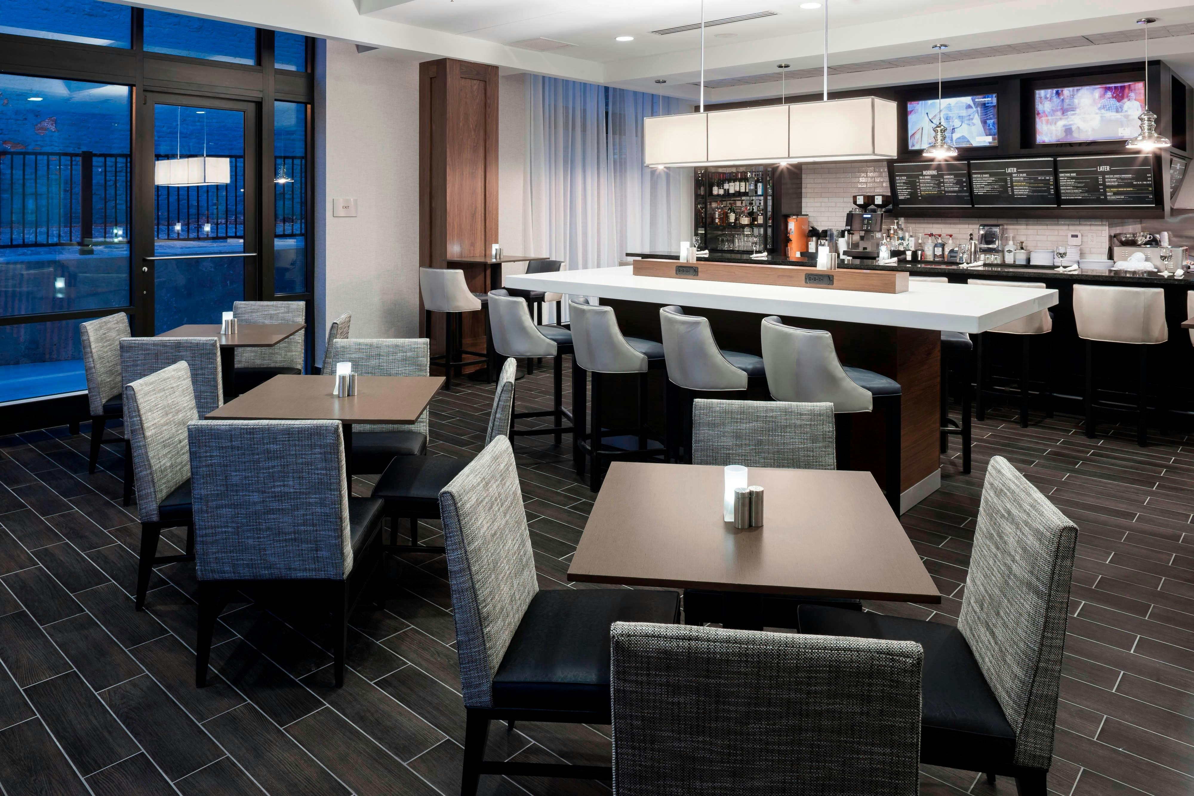 COURTYARD BY MARRIOTT RICHMOND DOWNTOWN 25/39