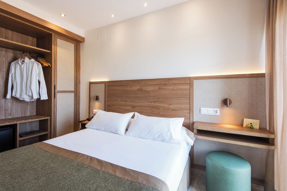 Tarik Hotel 19/63