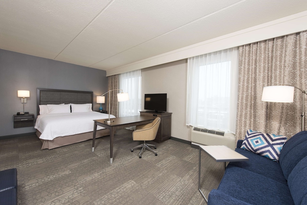 Hampton Inn and Suites Grand Rapids Downtown 19/61