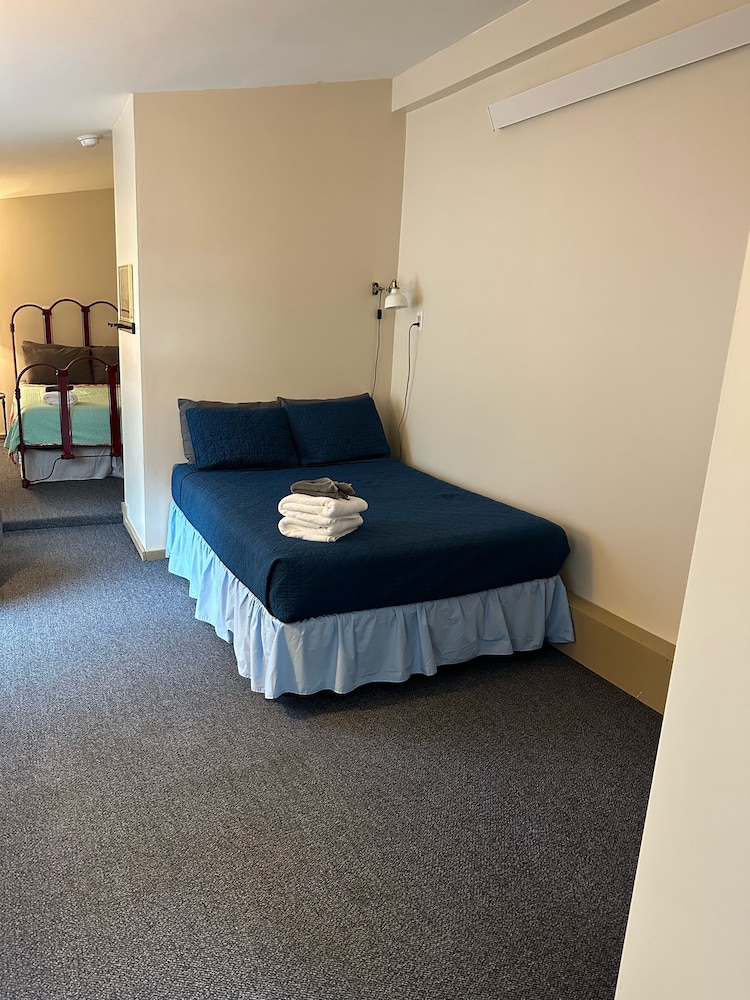 Standard, 2 Double Beds, Shared Bathroom, Annex