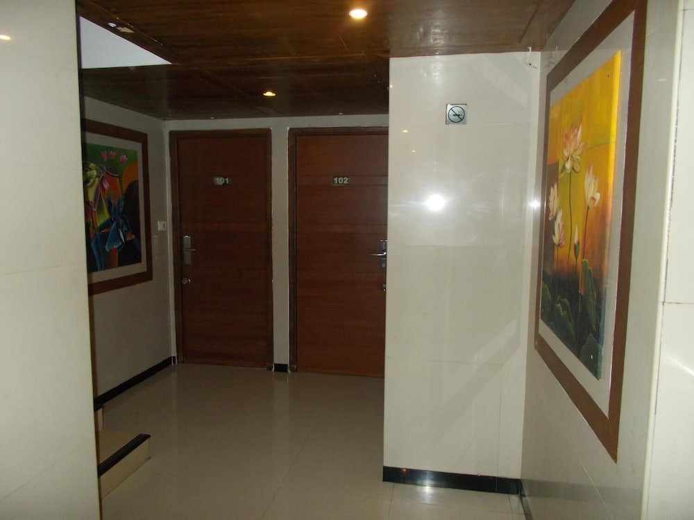 Lotus Bay View Hotel 14/25