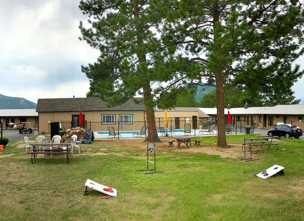 Estes Mountain Inn 63/70