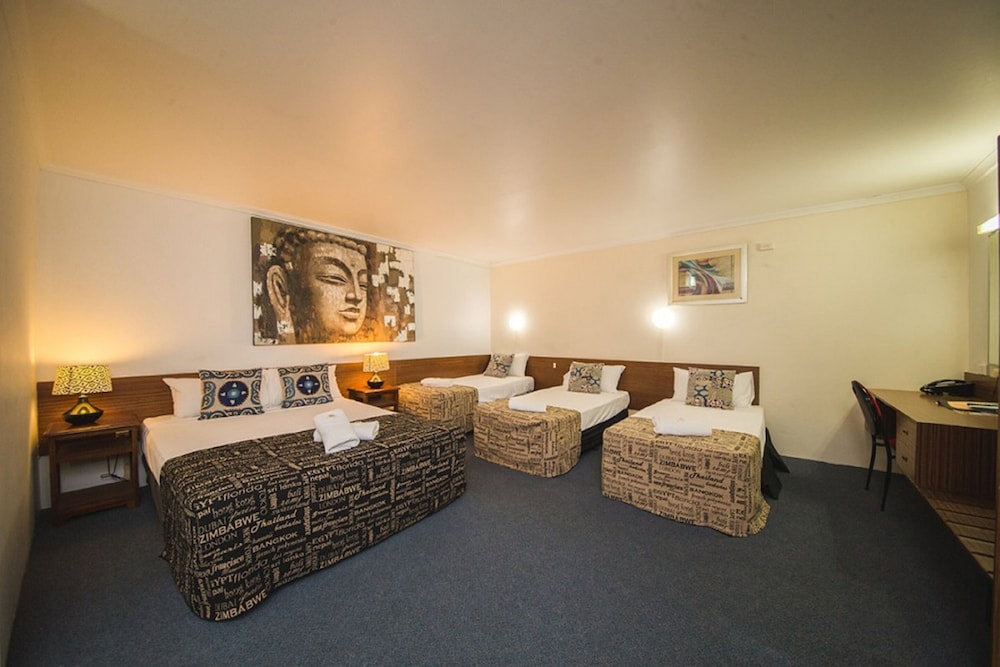 Hampton Villa Motel (ex.Comfort Inn Rockhampton) 35/71