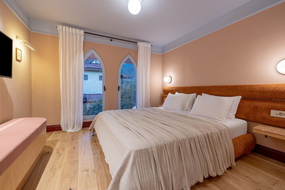 Yonca Anjelika Otel +12 8/50