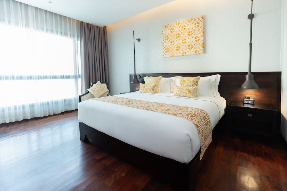 DELUXE, DOUBLE BED