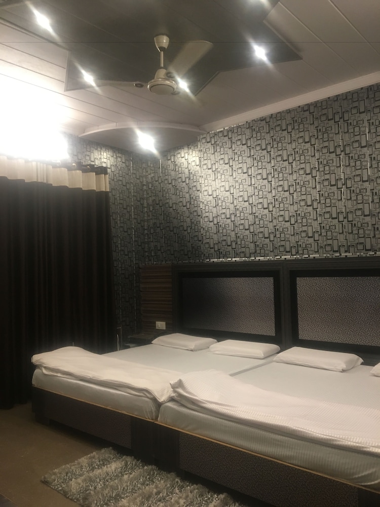 Hotel Pardesi 29/45