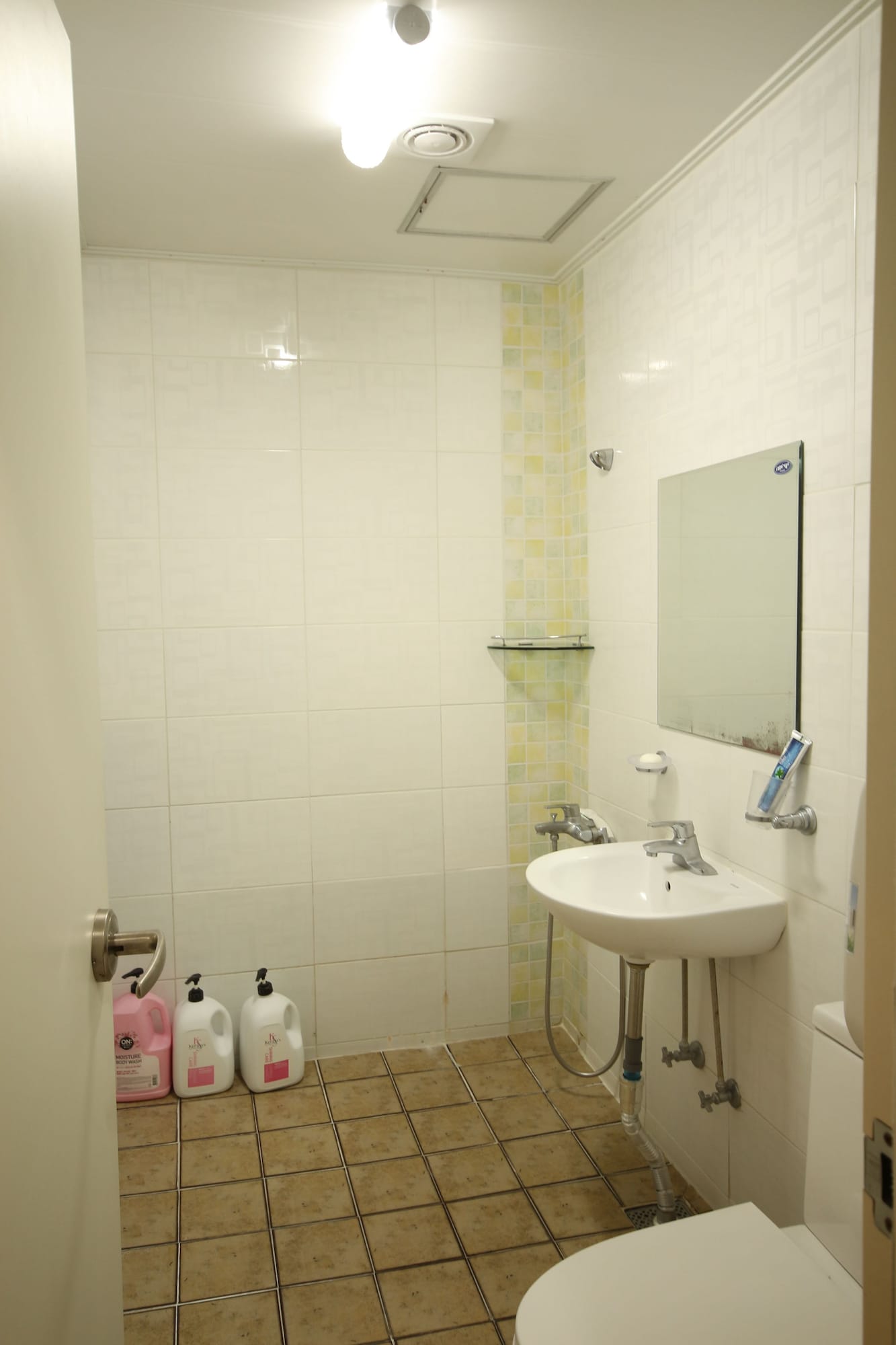 FEMALE DORM, FEMALE ONLY, 6 PEOPLE