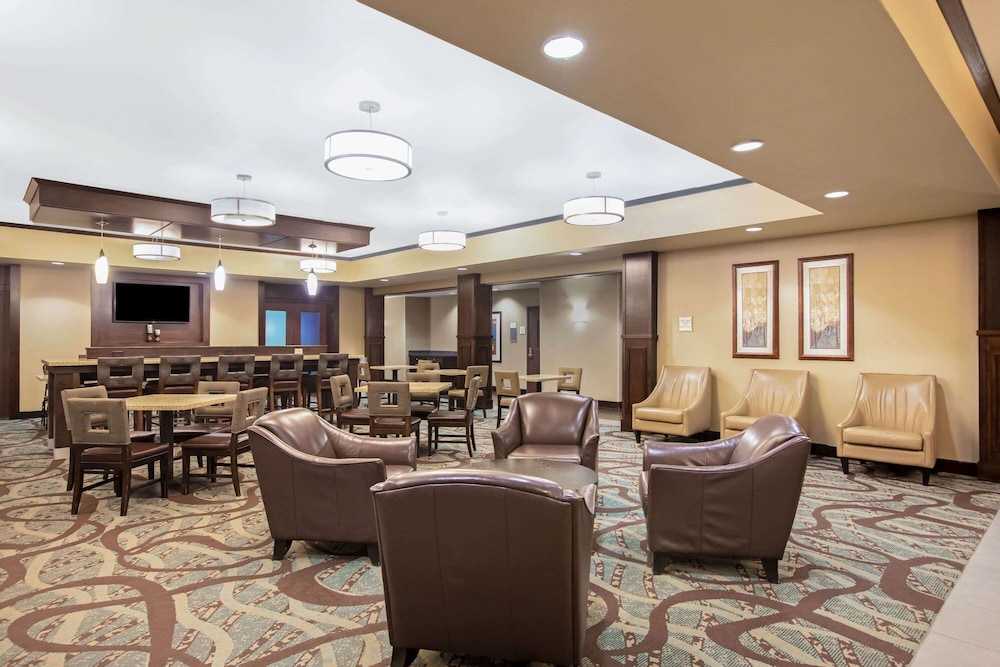 La Quinta Inn Suites By Wyndham Sioux Falls 39/55