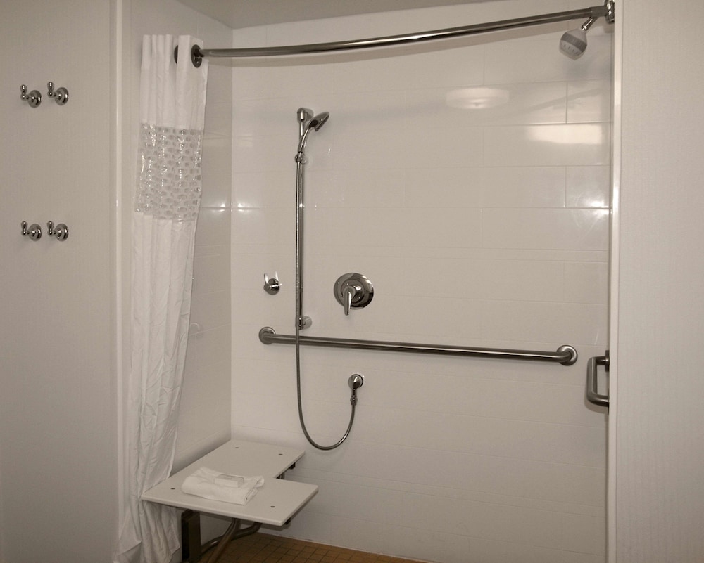 Hampton Inn Suites Charlotte Pineville 17/51