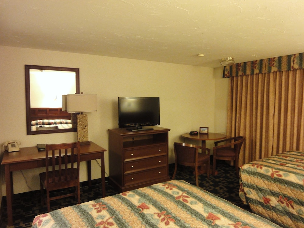 Hyannis Travel Inn 9/45