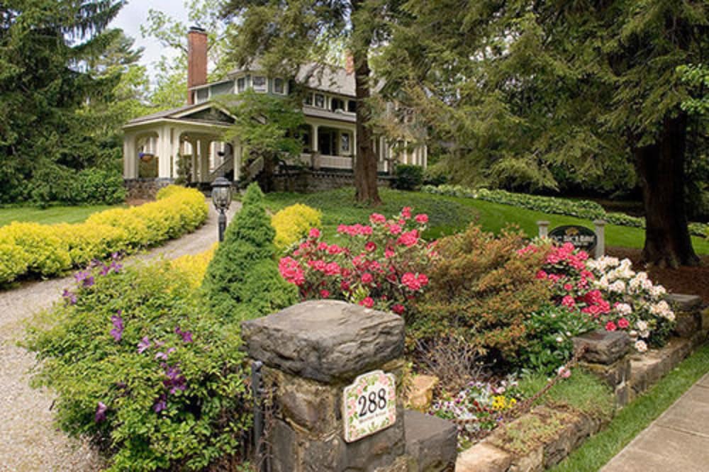 The Black Walnut B & B Inn 67/73