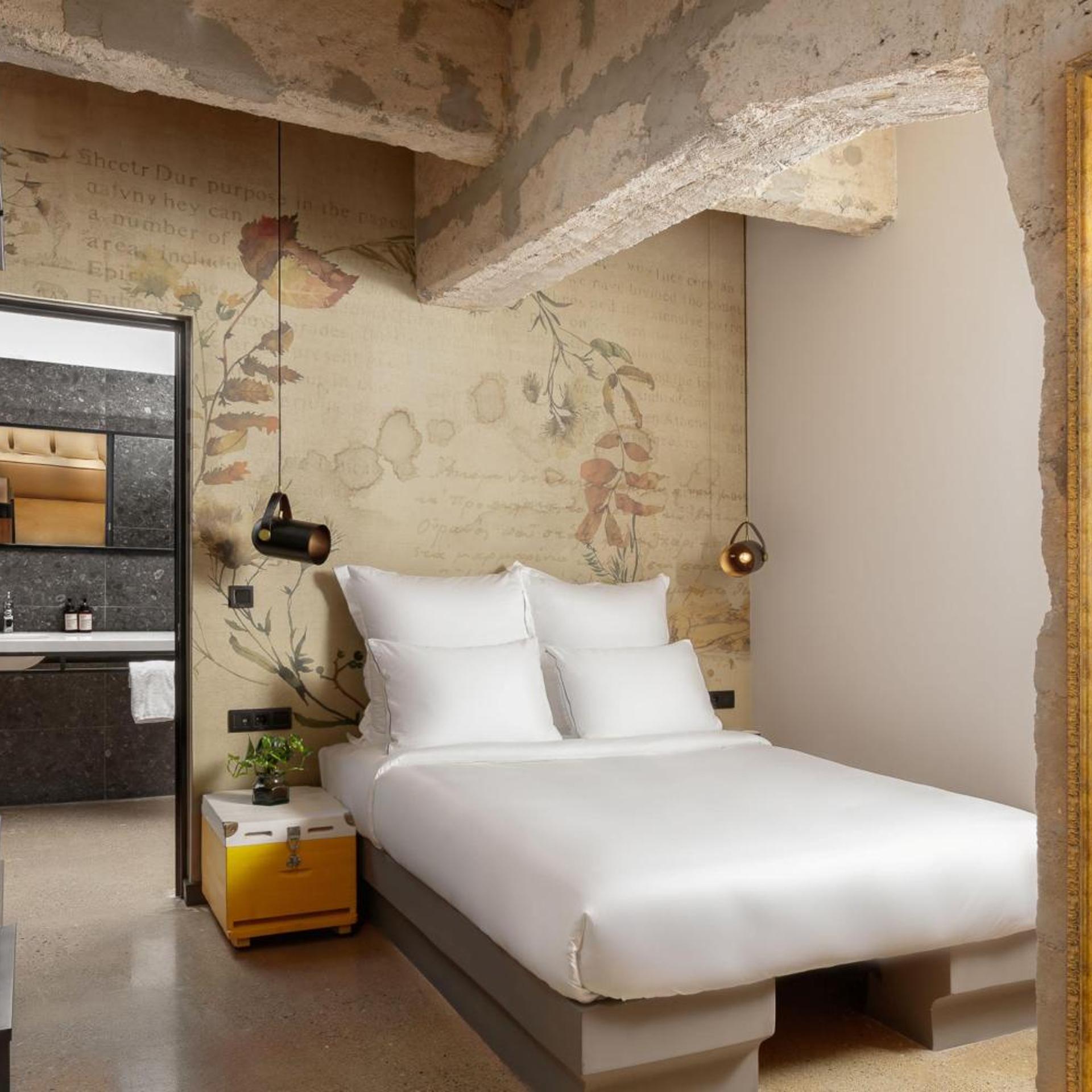 Room, King Bed, Queen Bed, Accessible