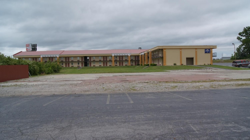 Executive Inn 2/36
