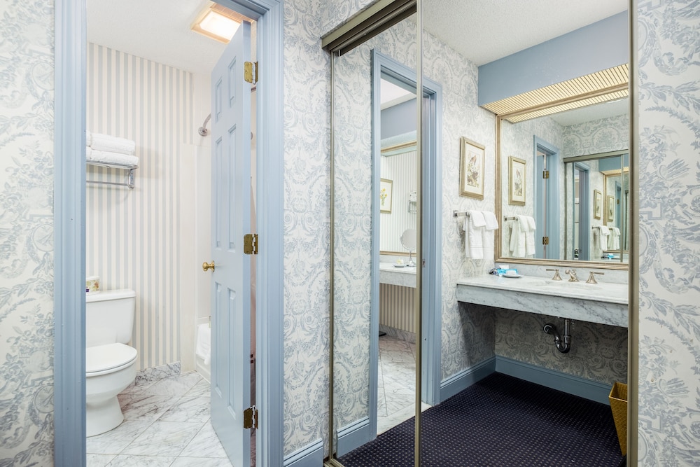 The Farmington Inn &amp; Suites 22/54