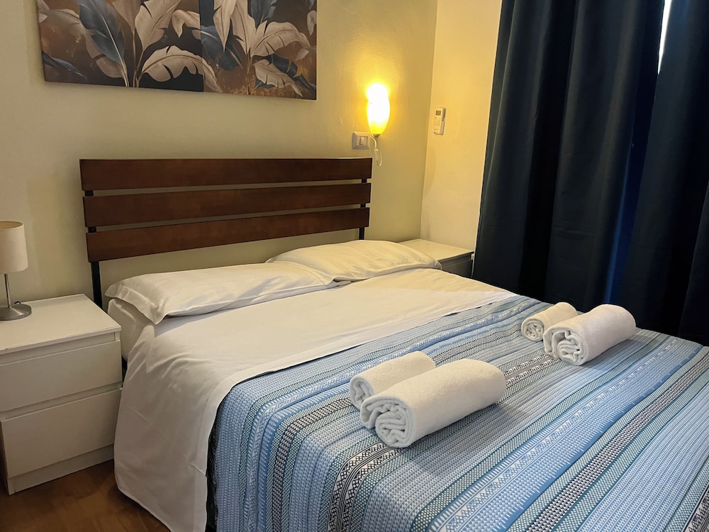 BASIC, DOUBLE BED, SHARED BATHROOM