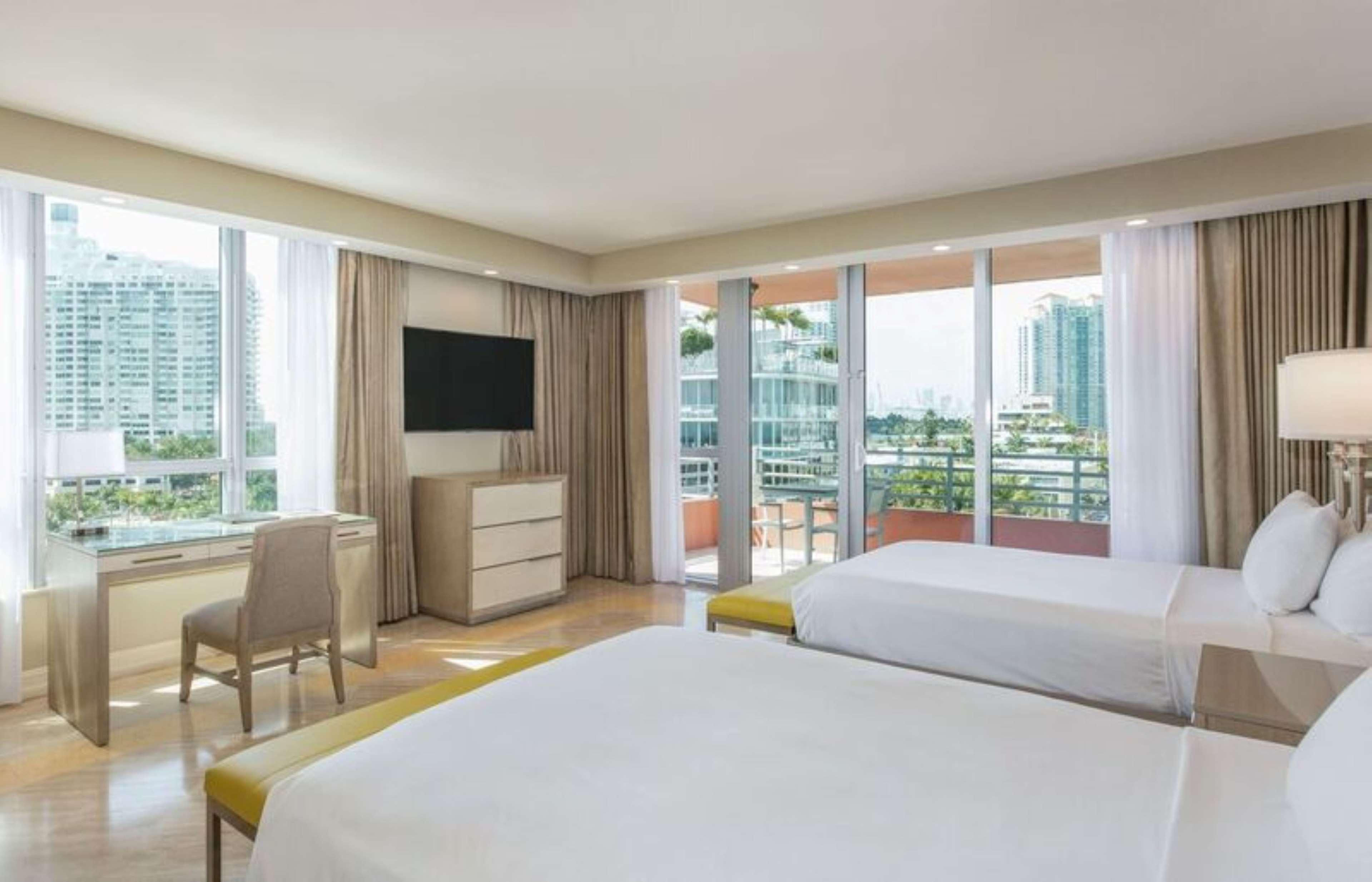 DELUXE, 2 DOUBLE BEDS, CITY VIEW, BALCONY, CORNER