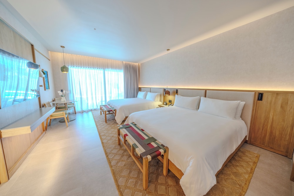 2 Bedrooms, Panoramic, Standard, Suite, 3 King Beds, Ocean Front