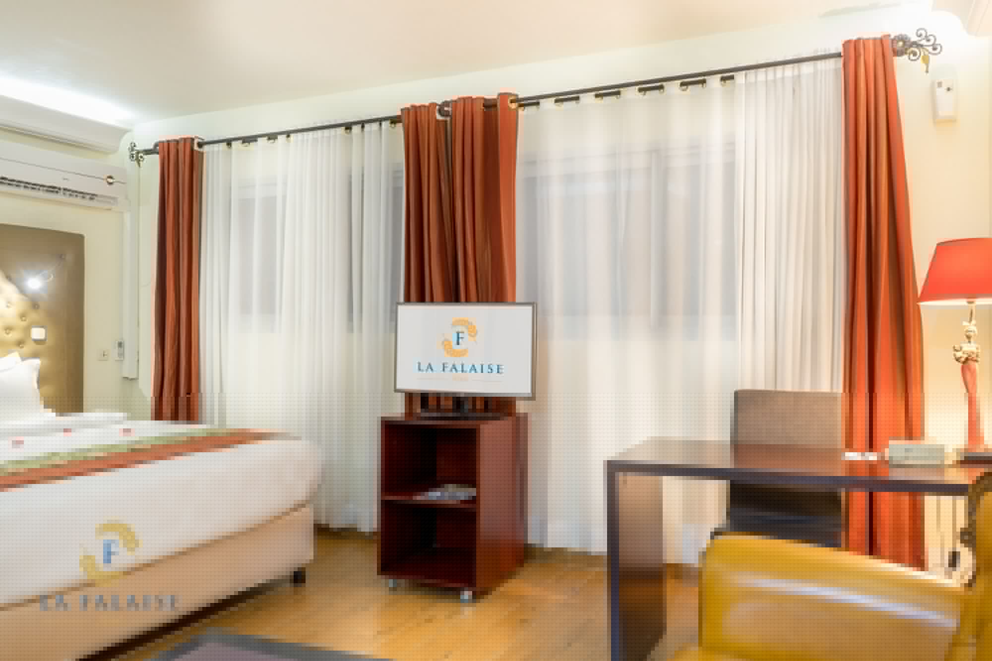 SUPERIOR, KING BED