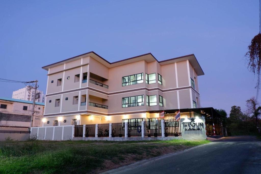 Thegun Hotel 4/56