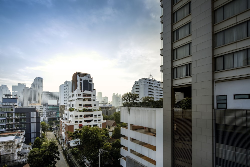 The Quarter Ploenchit by UHG 42/50
