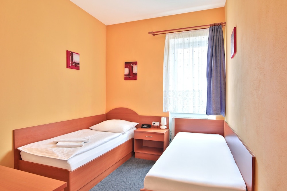 Hotel Attic 23/40