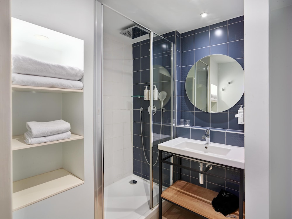غرفة بريميوم بسرير كينج، Radisson Hotel Aix En Provence 6/7