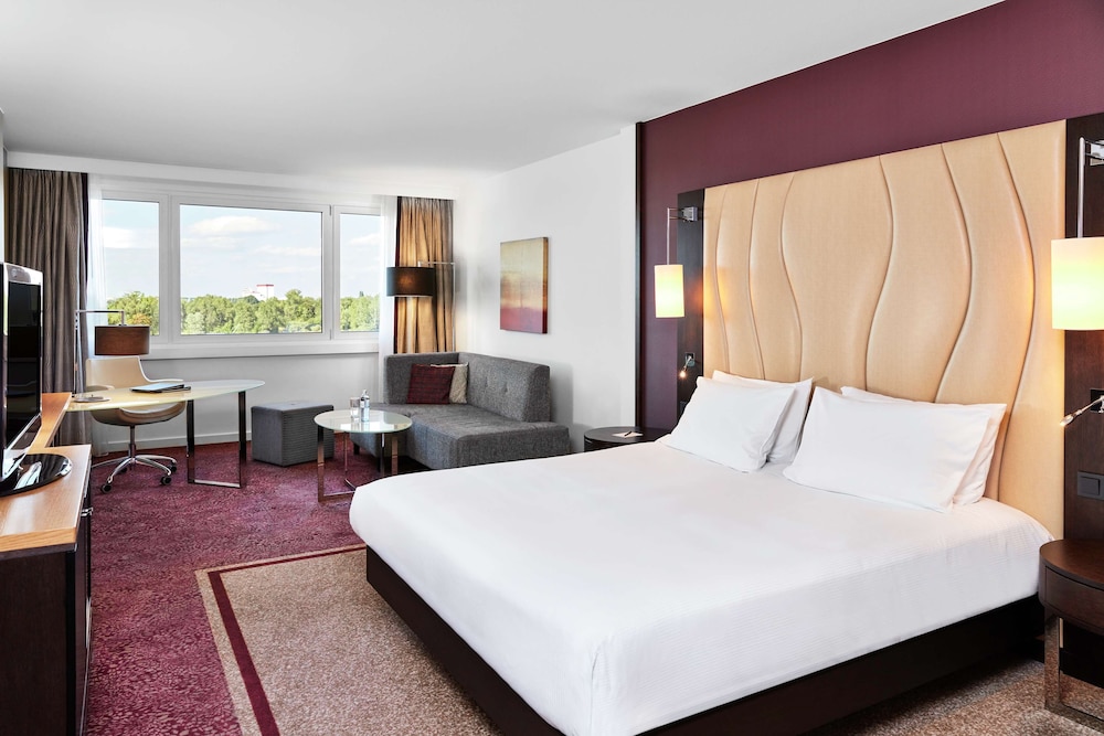Hilton Vienna Danube Waterfront 12/87