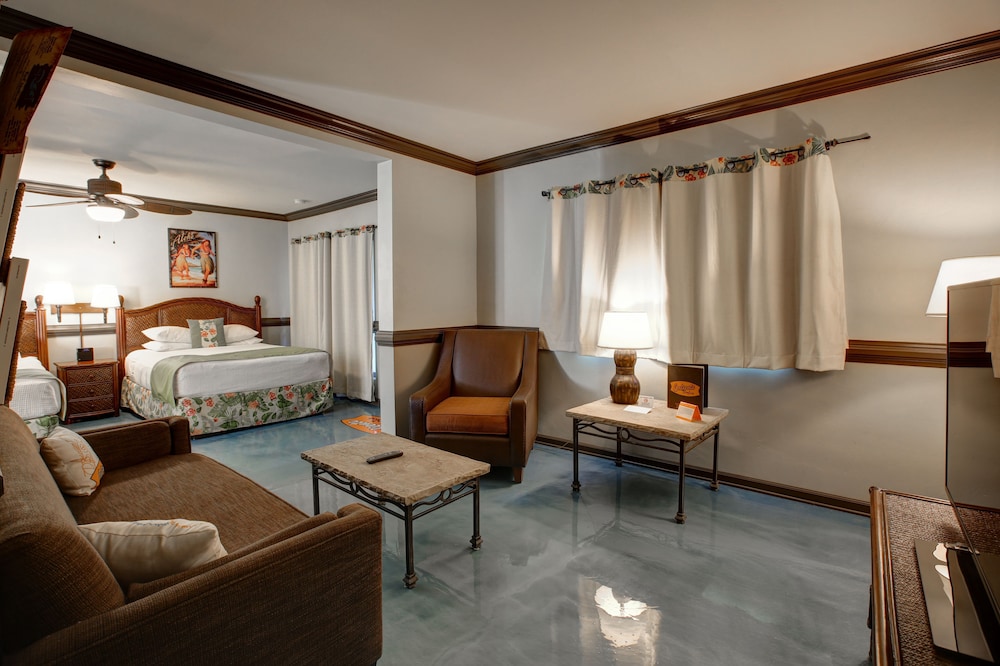 Caliente Tropics Hotel 27/34