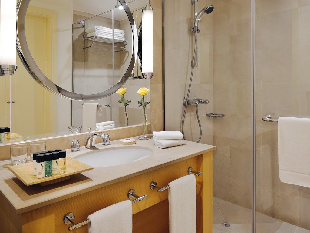 غرفة سوبيريور مفردة بإطلالة على المدينة، Movenpick Hotel Beirut 2/2