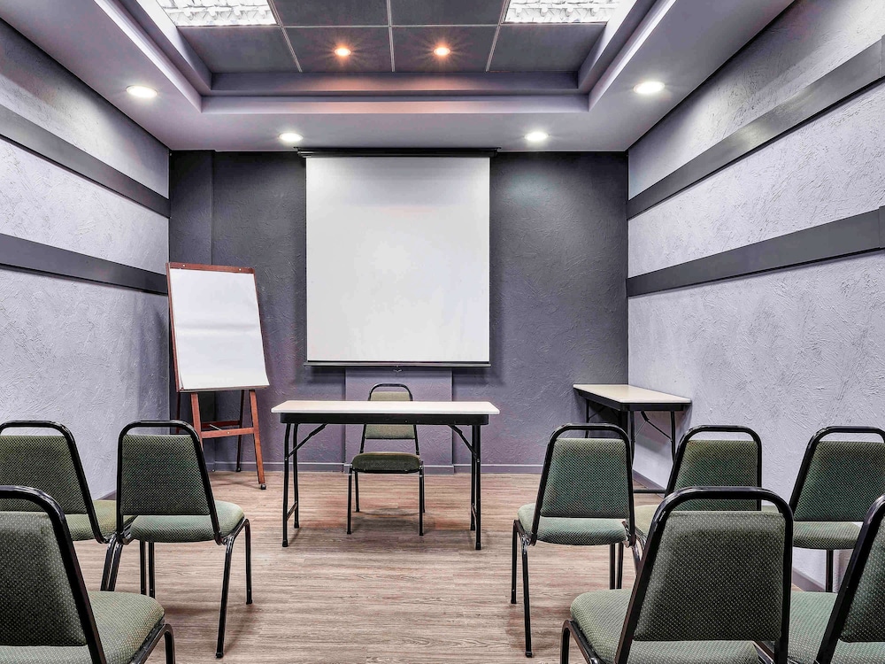 Ibis Taubate 51/55