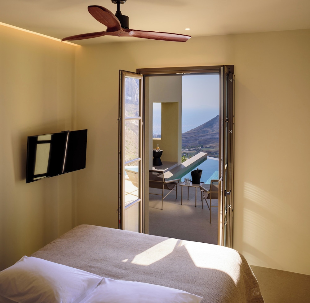 Senior, Suite, King Bed, Sea View, Sofa, Private Pool