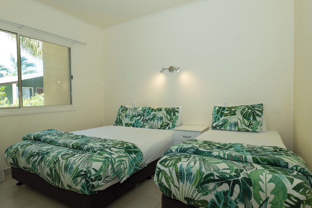3 Bedrooms, Garden Villa, King and Twin Beds, Queen Bed، Edgewater Resort 5/10
