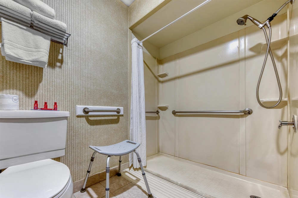 غرفة قياسية بسريرين كوين لذوي الإعاقة، SureStay Plus Hotel by Best Western Reno Airport 10/10