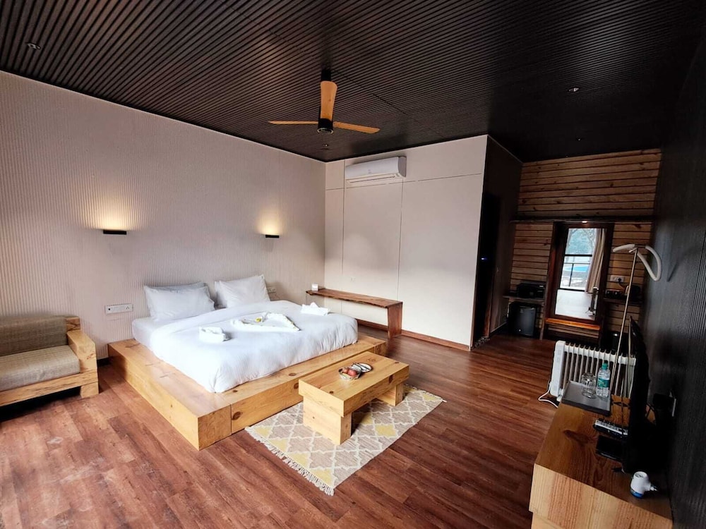 DUPLEX, COTTAGE