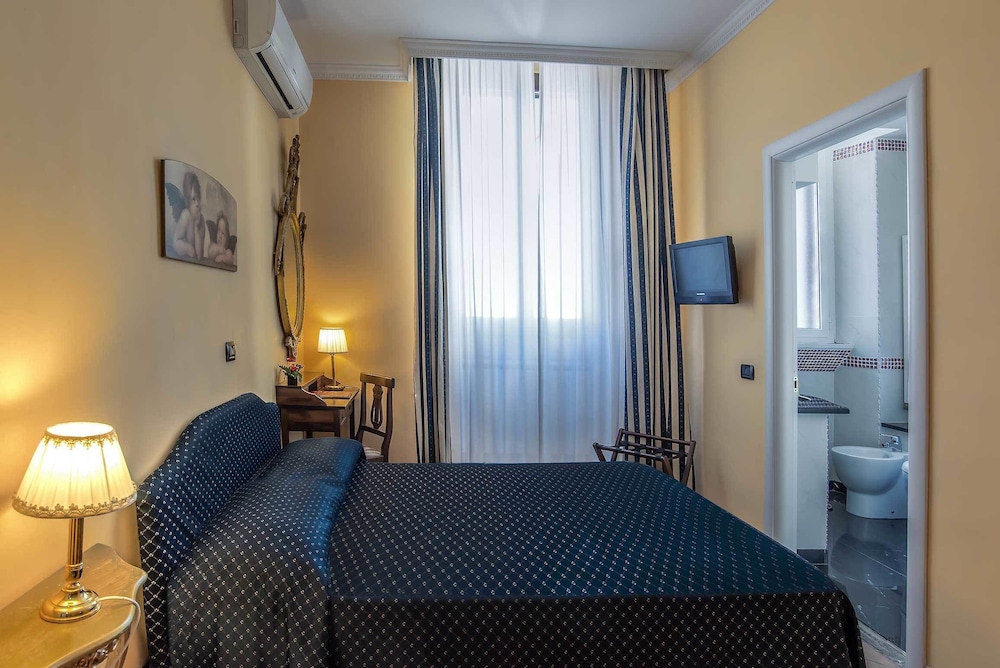 Hotel Caracciolo 38/62