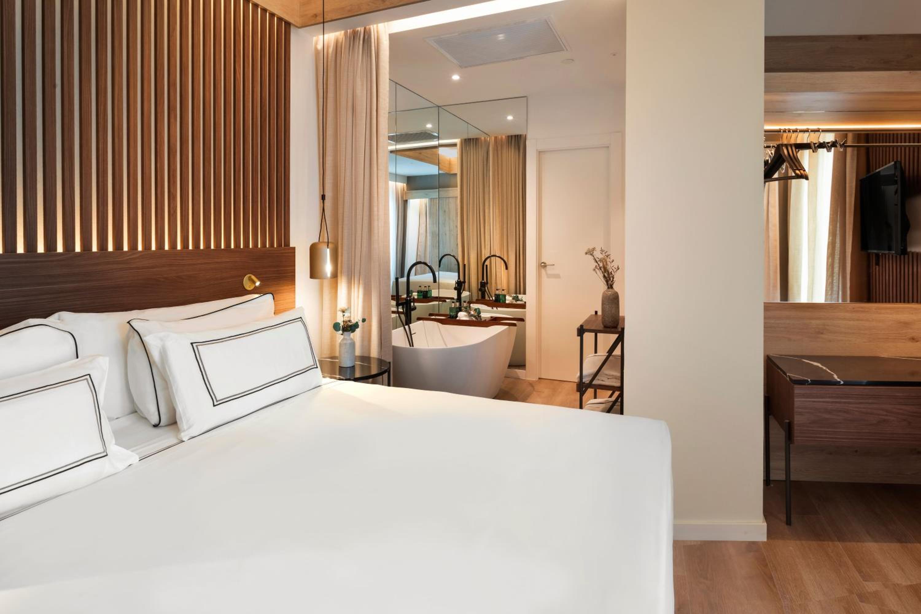 Master, the Level, Suite, Double Bed