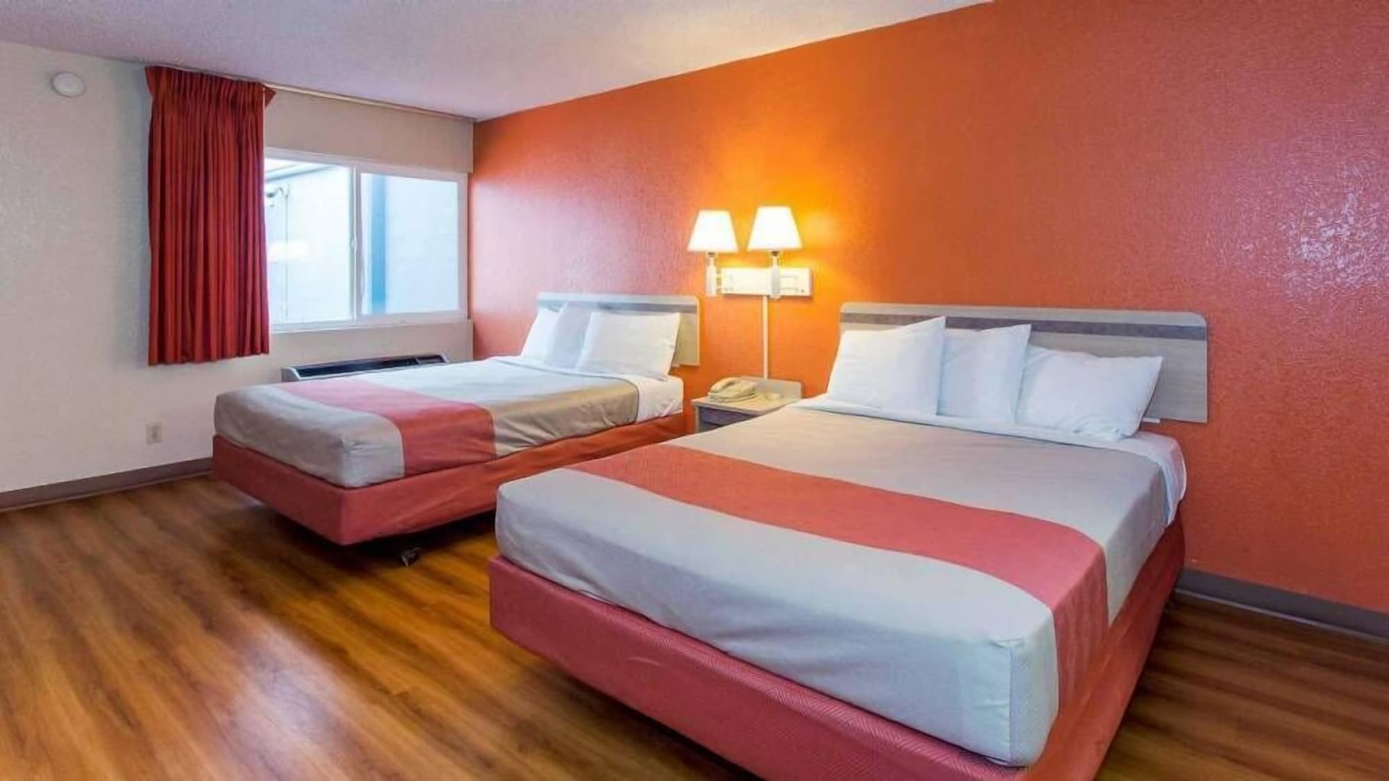 STANDARD, 2 QUEEN BEDS