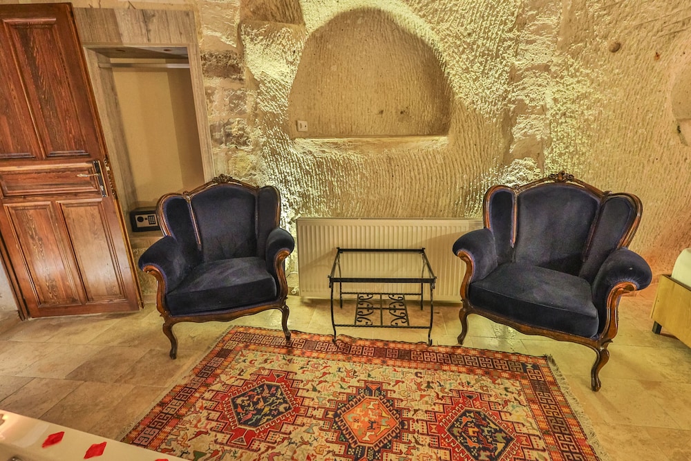 Bedrock Cave Hotel 18/50