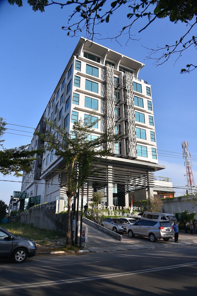 Eastern Hotel Bojonegoro 8/50