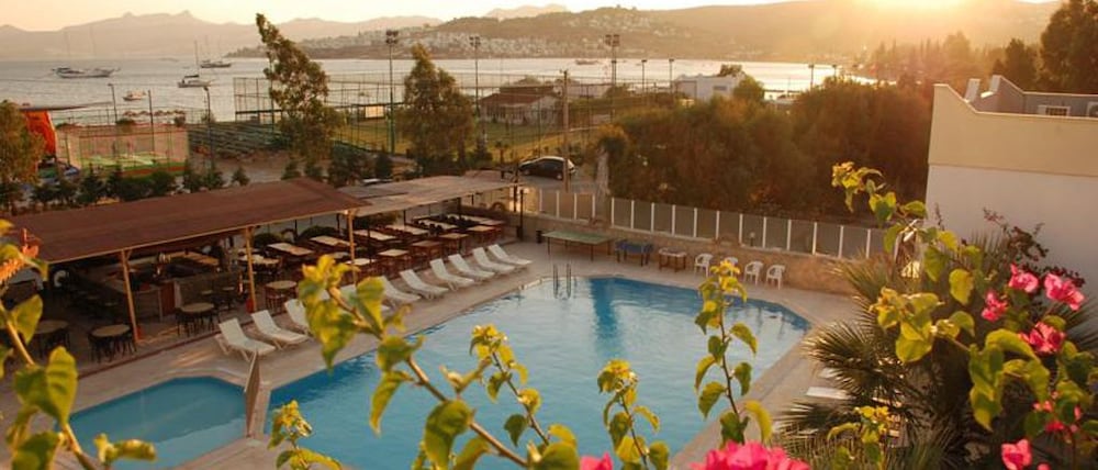 Chronos Beach Hotel 49/50