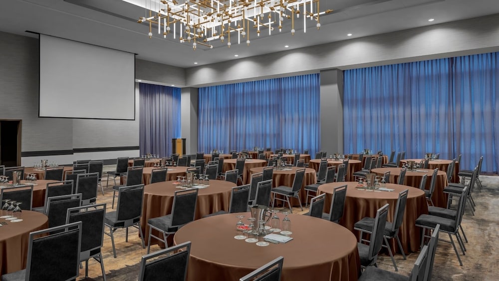 Fairmont Pittsburgh 68/75