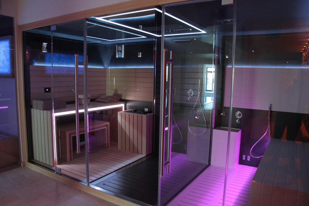 swimming pool spa
