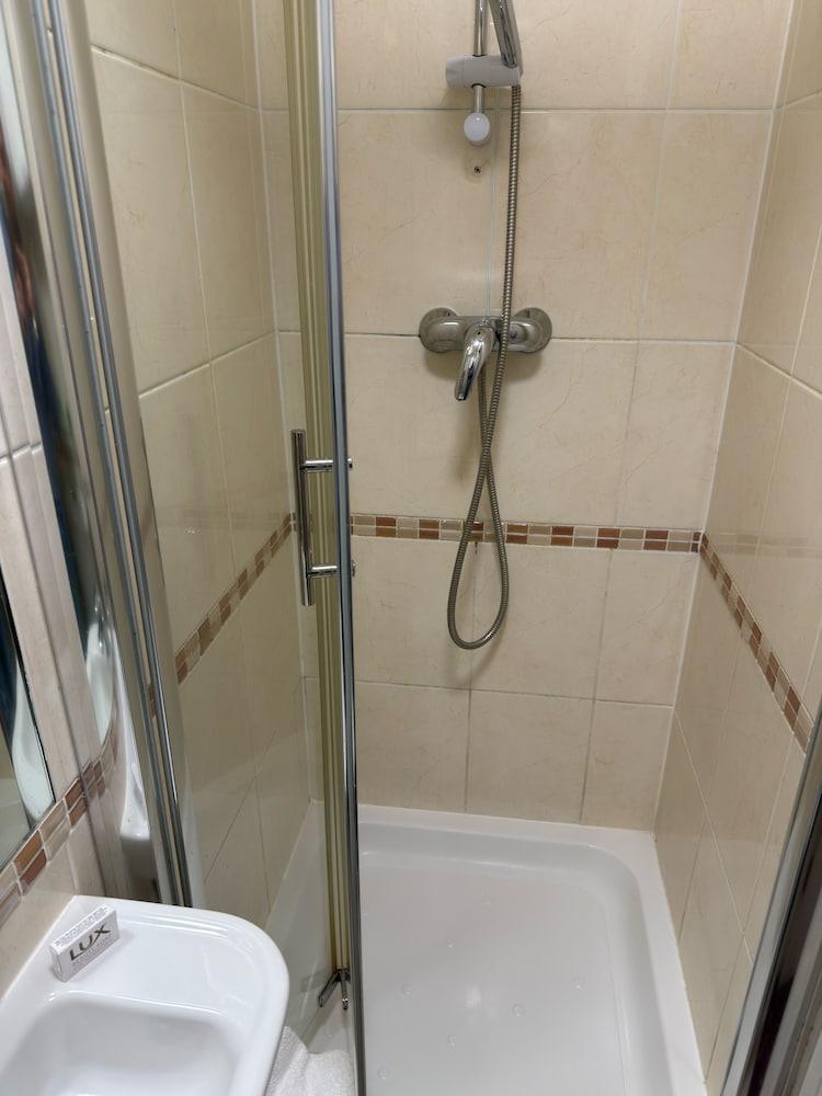 Balmoral House Hotel 29/32