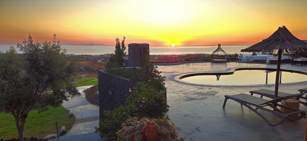 Thea Luxury Resort 60/66