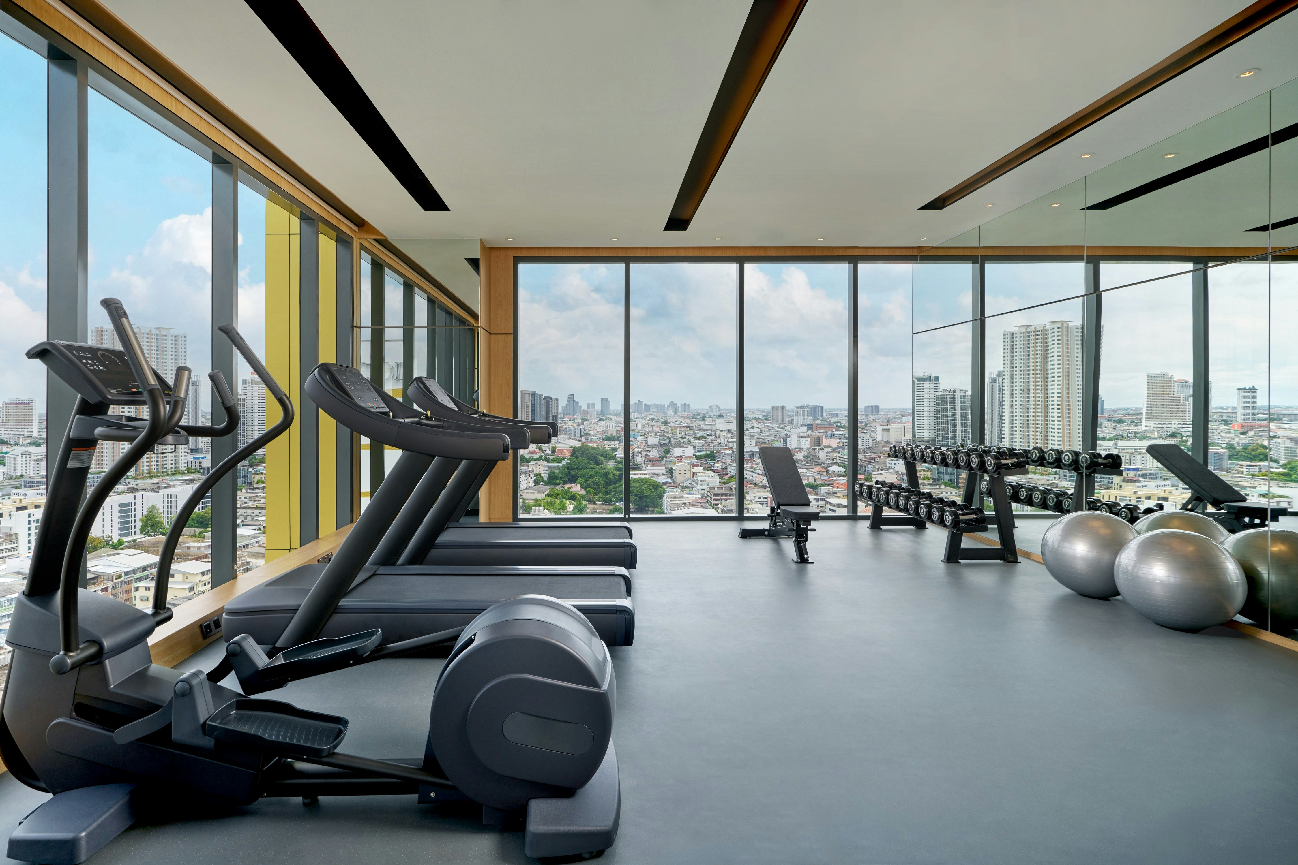 Hilton Garden Inn Bangkok Riverside 16/26