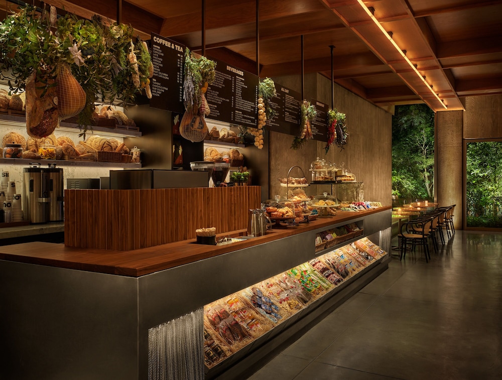 restaurant cafeteria