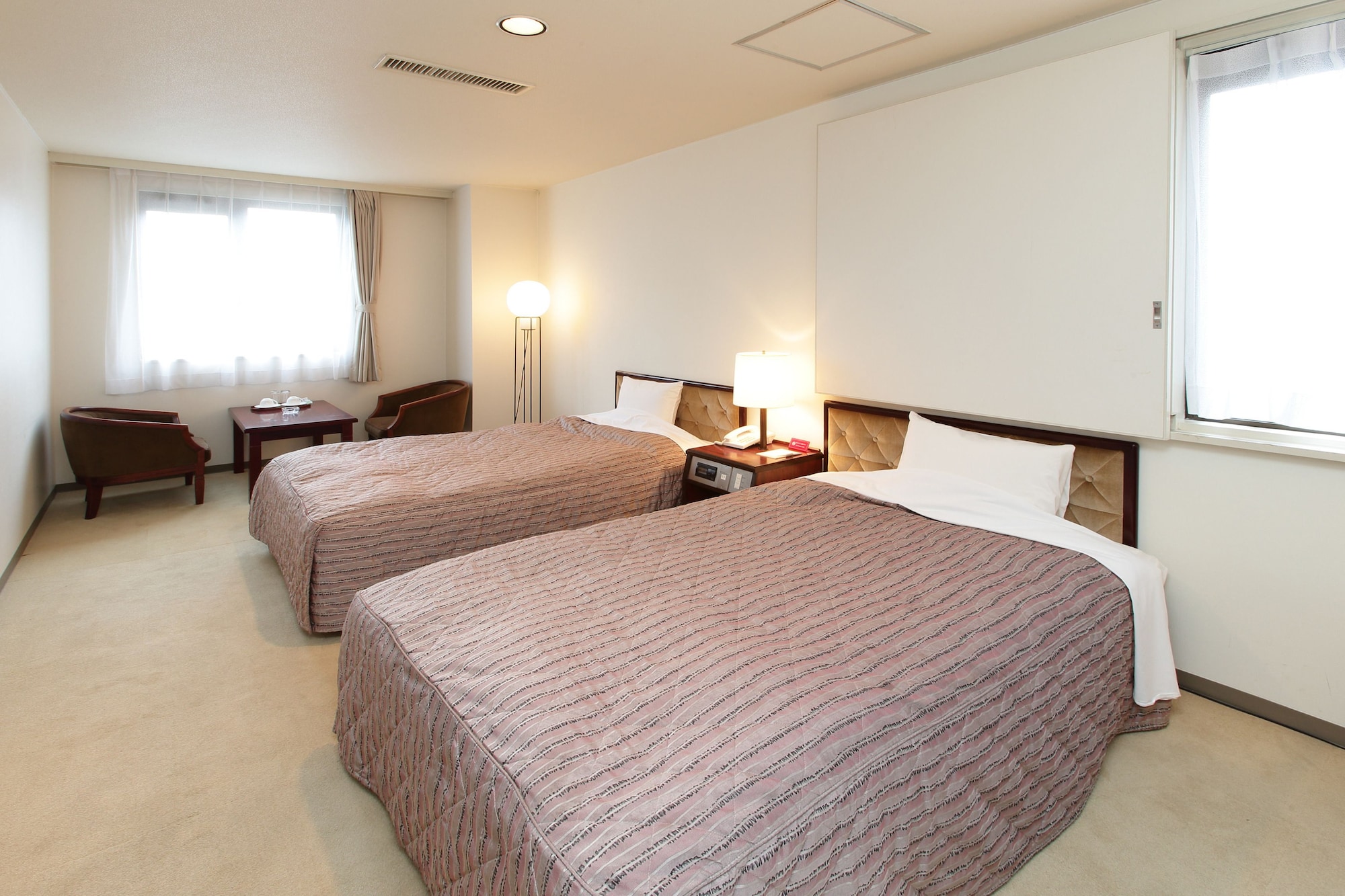 ROOM, TWIN BEDS, SMOKING