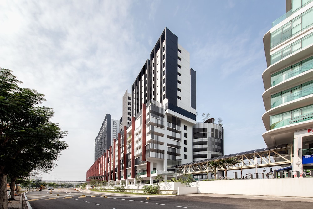 The Canvas Hotel 4/42