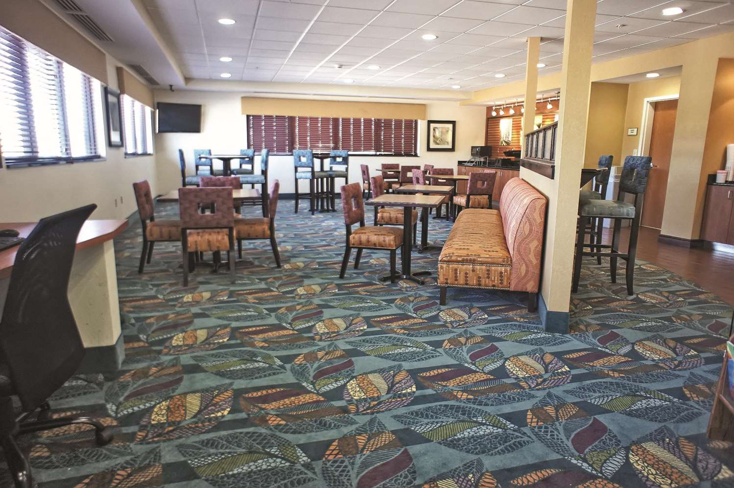 La Quinta Inn and Suites by Wyndham Edmond 25/29