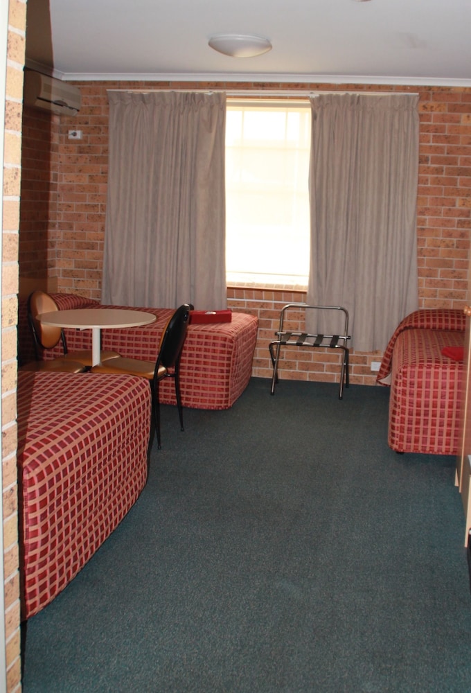 Town & Country Motor Inn 22/58